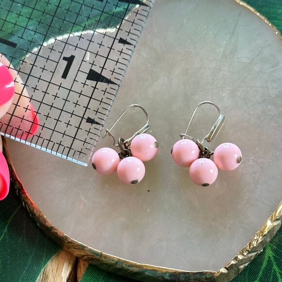 BOGO FREE Vintage pink cluster bulb earrings - Picture 3 of 4